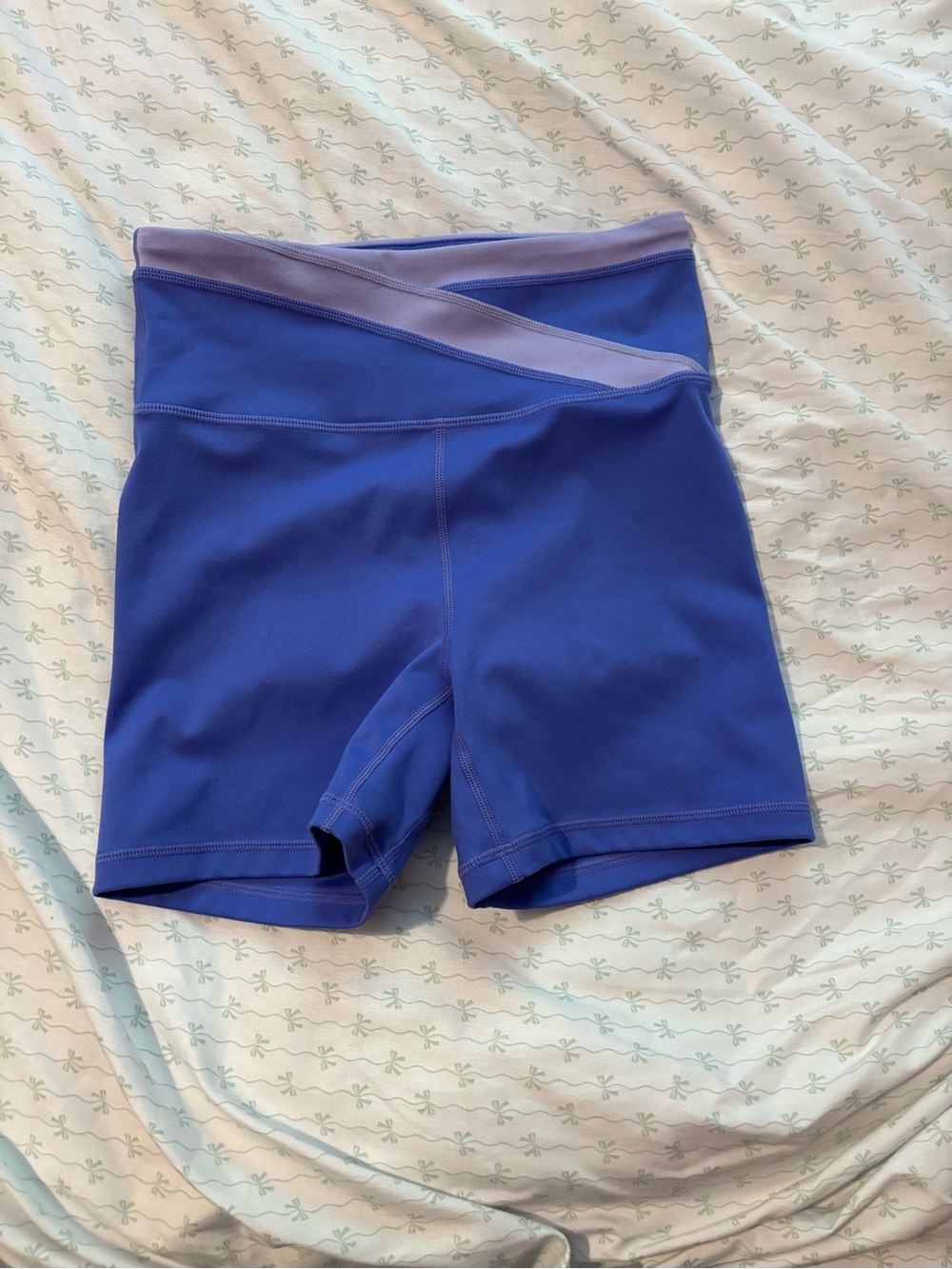 High-Waist Purple Performance Athletic Shorts with Contrast Waist Jo&Jax